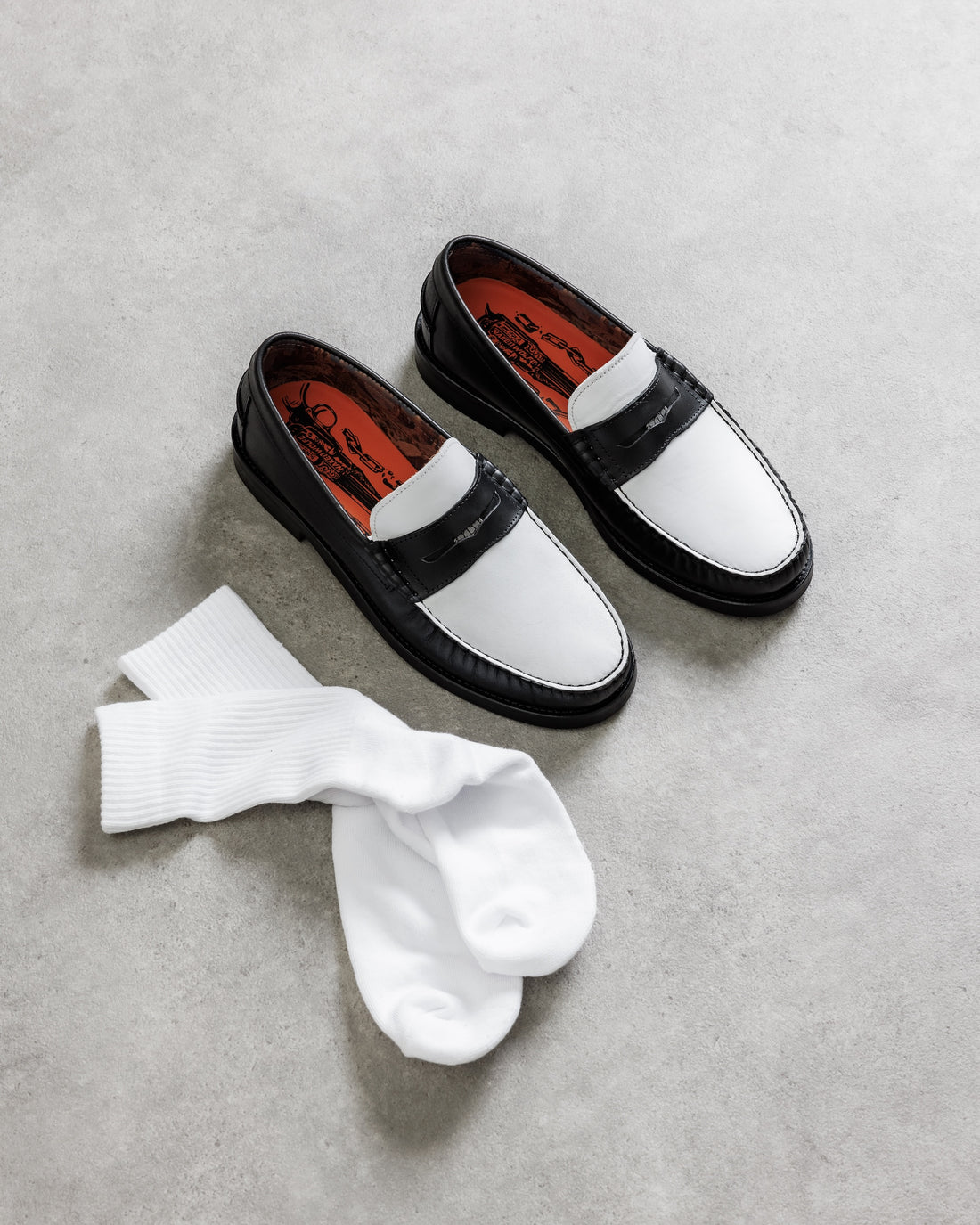 Riviera Black/White Leather