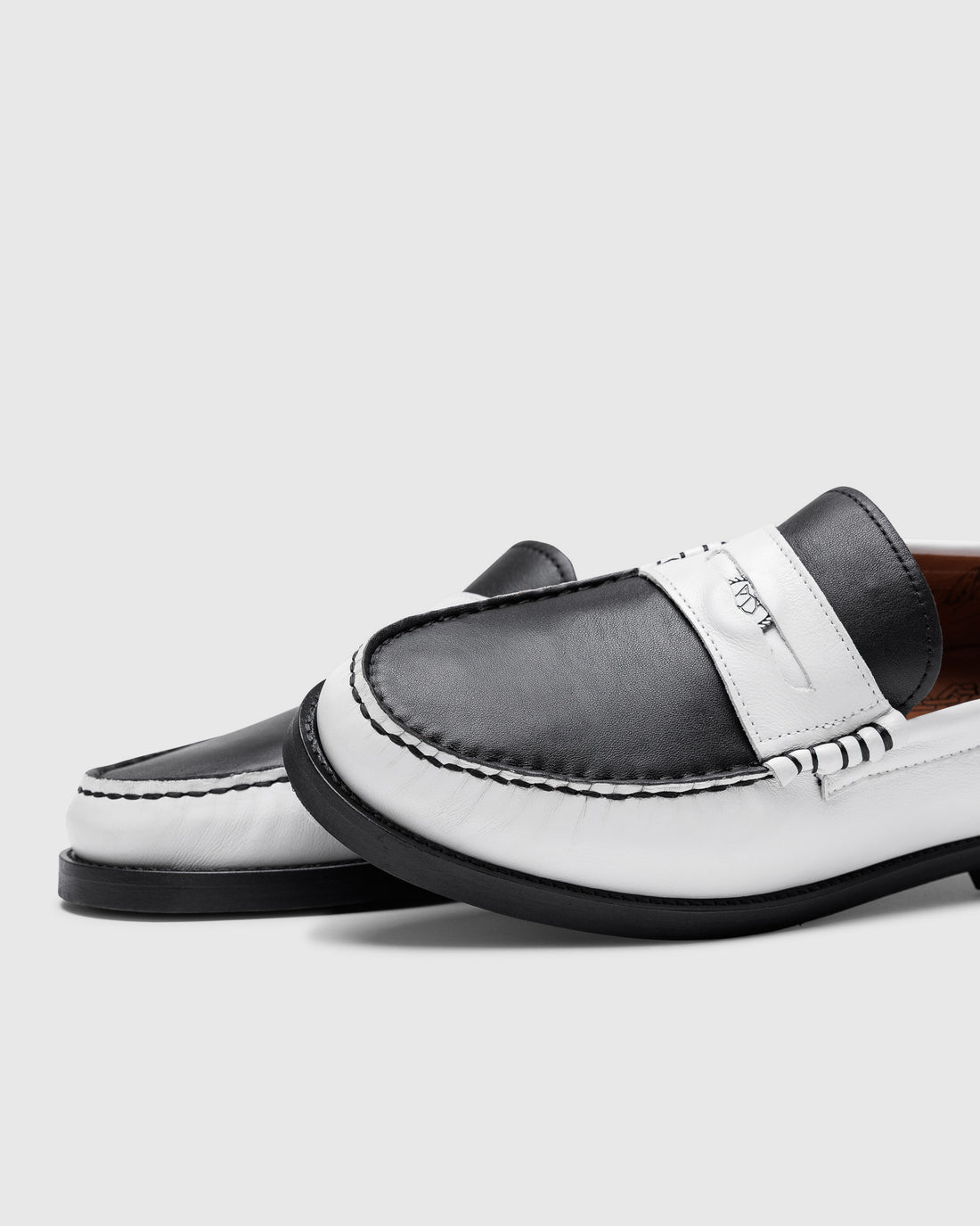 Riviera White/Black Leather