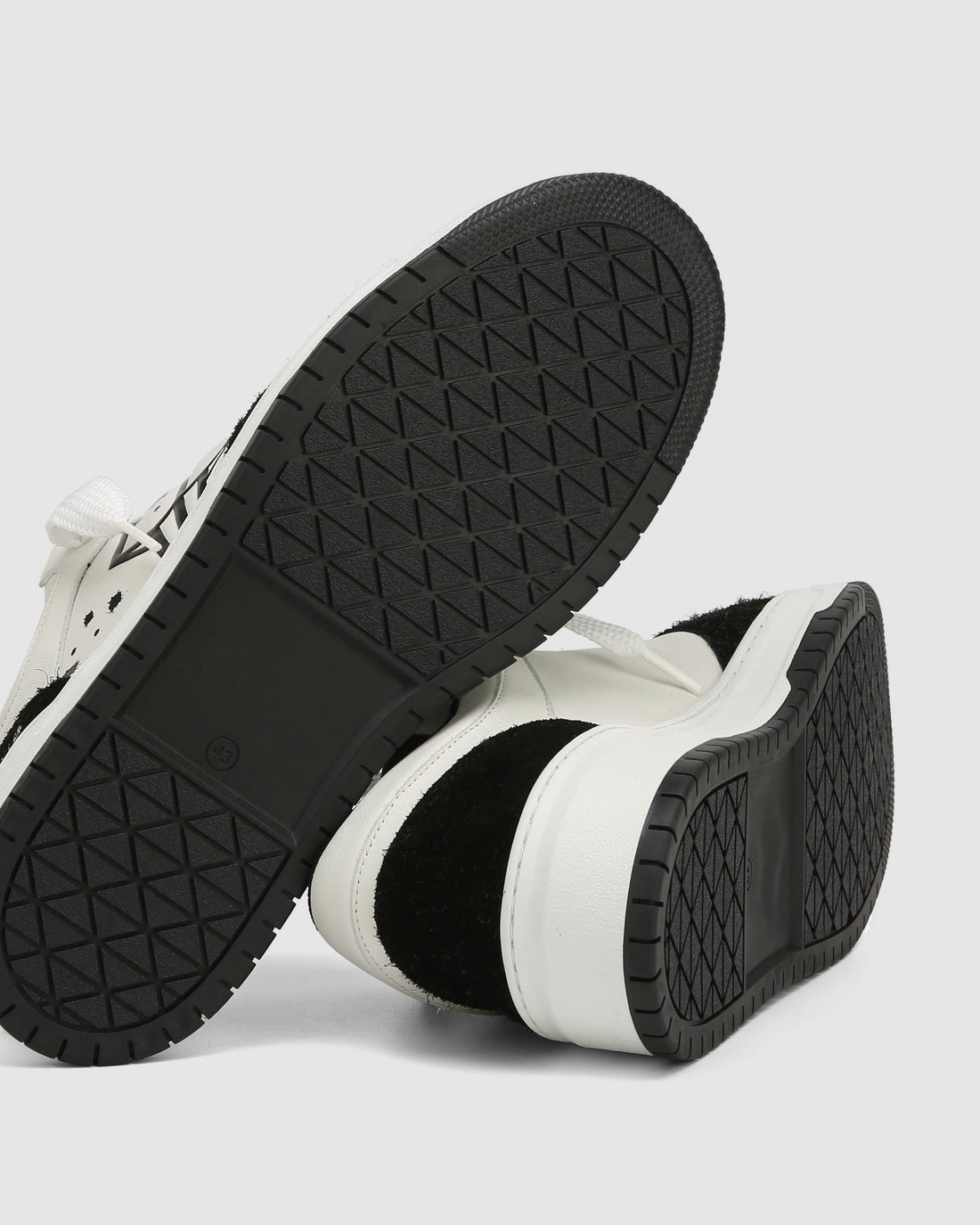 CM-00 White/Black