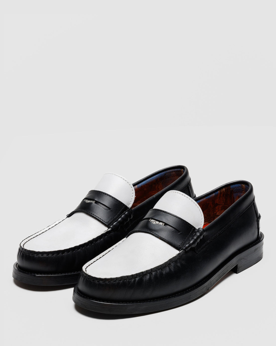 Riviera Black/White Leather